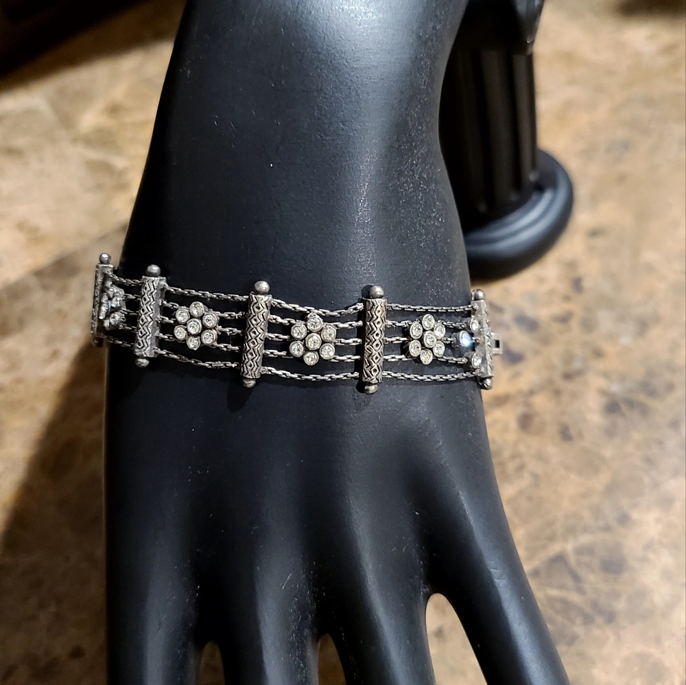 Vintage floral rhinestone bracelet